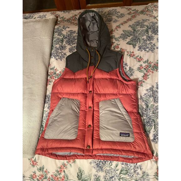 Patagonia Woman’s Bivy Hooded Down Vest Sz L Sold Out Burl Red - Picture 13 of 13
